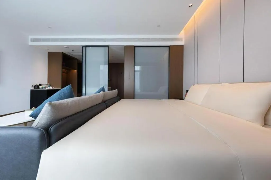 Bed in Atour Hotel Jinan Tangyan Century Avenue