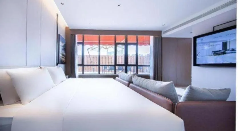 Bed in Atour Hotel Jinan Tangyan Century Avenue