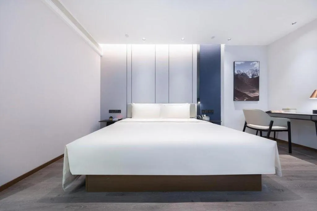 Bed in Atour Hotel Jinan Tangyan Century Avenue