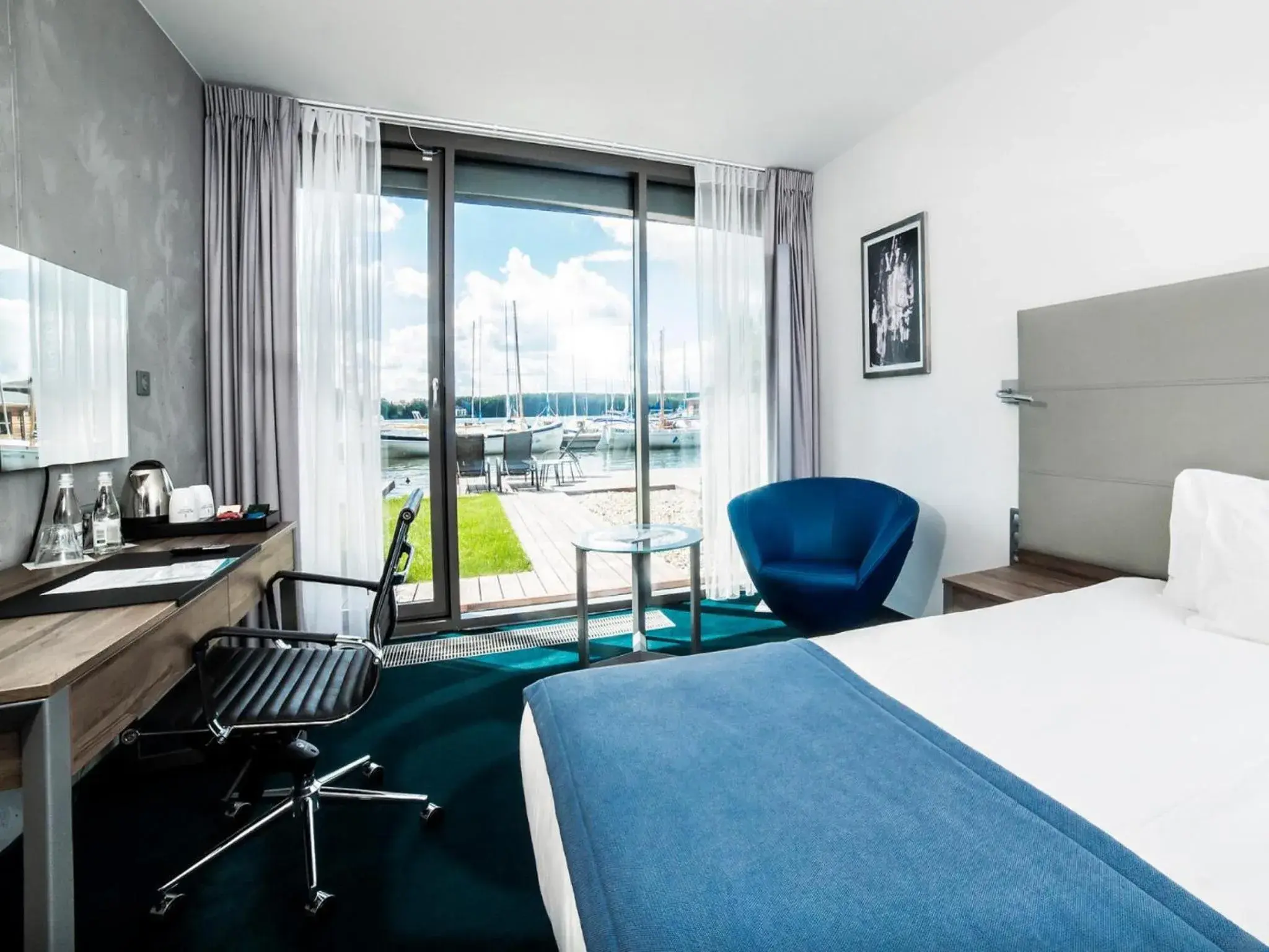 Superior Double or Twin Room with Lake View in Przystań Hotel&Restaurants Superior Double or Twin Room with Lake View in Przystań Hotel&Restaurants