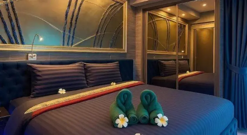 Bed in The Globe Hotel, Bar & Restaurant Bed in The Globe Hotel, Bar & Restaurant