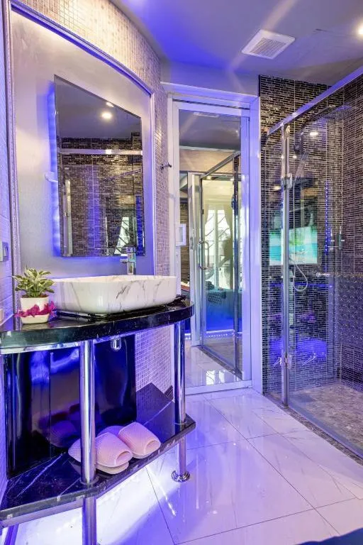 The Globe Hotel, Bar & Restaurant