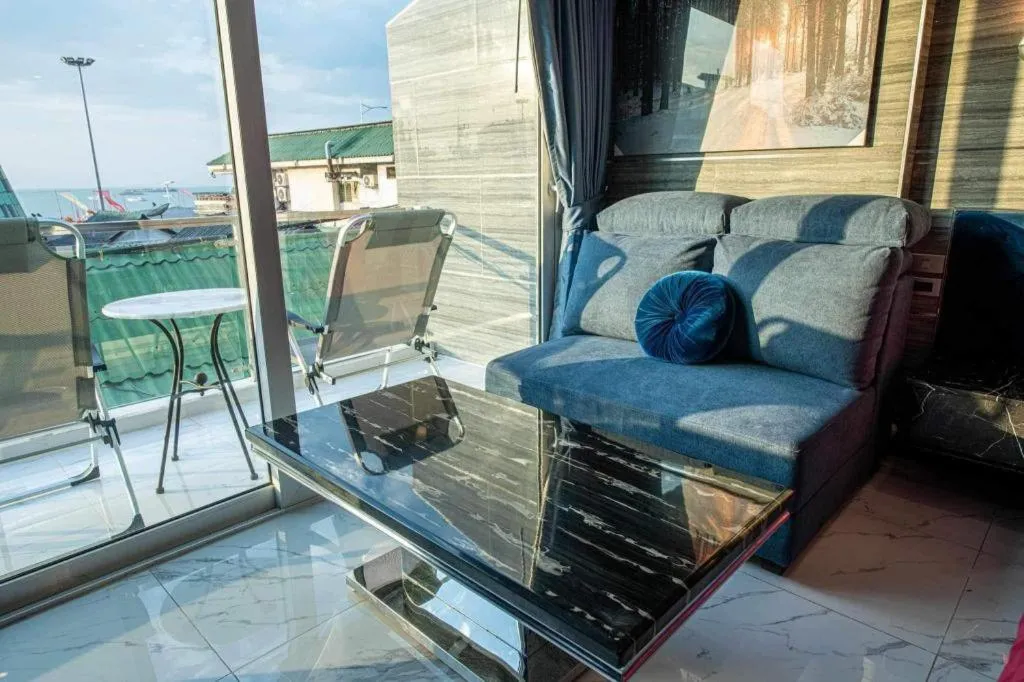 The Globe Hotel, Bar & Restaurant