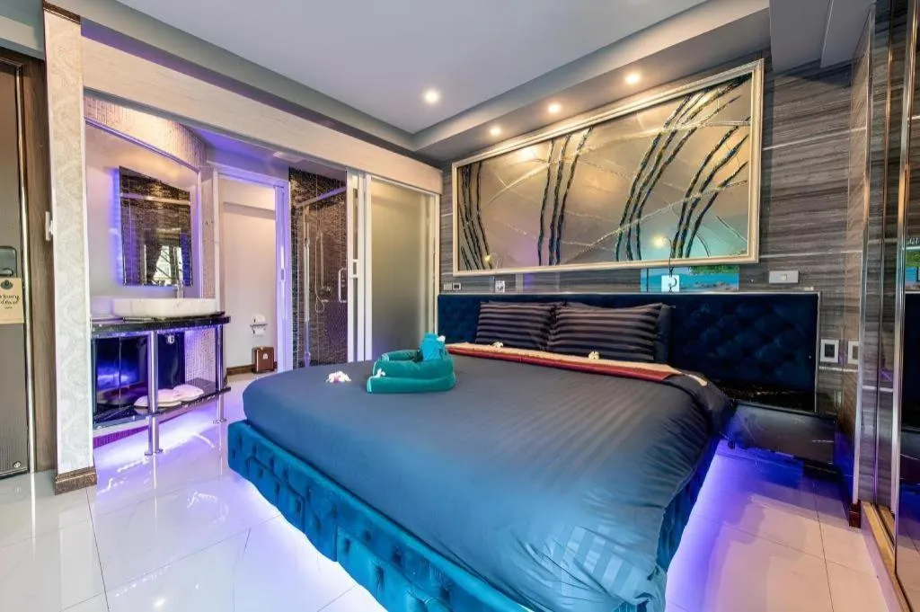 Bed in The Globe Hotel, Bar & Restaurant