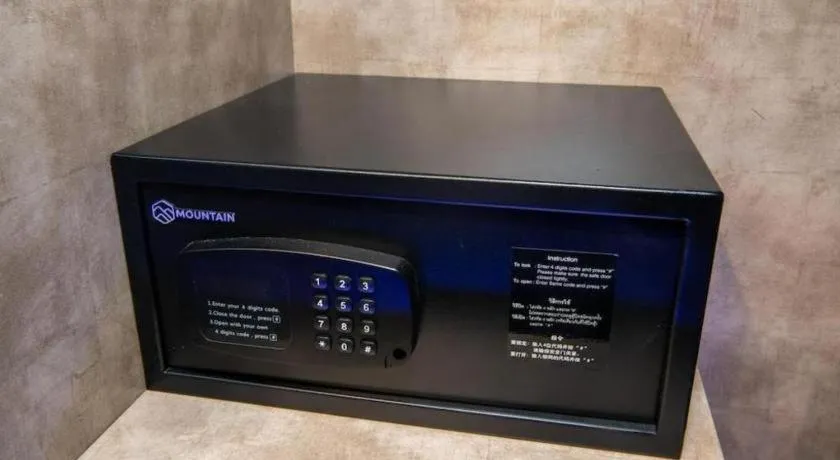 The Globe Hotel, Bar & Restaurant