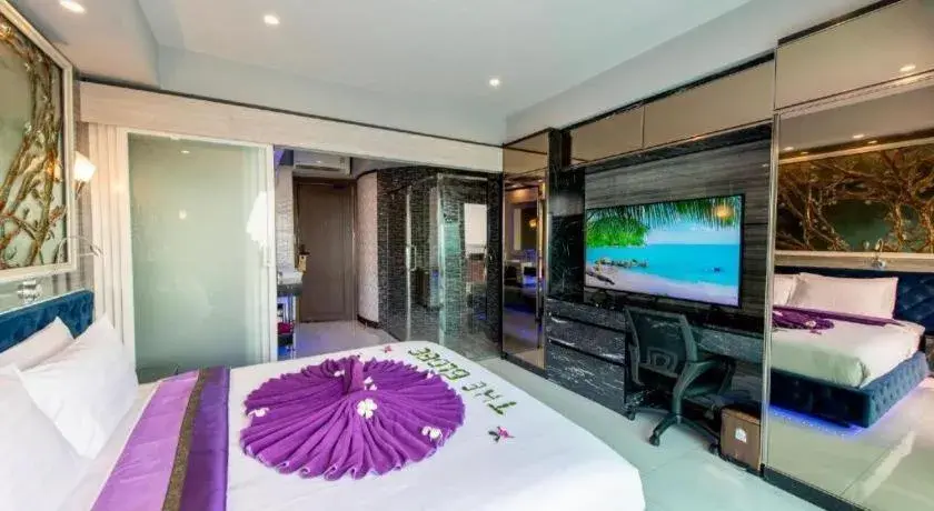 Bed in The Globe Hotel, Bar & Restaurant Bed in The Globe Hotel, Bar & Restaurant