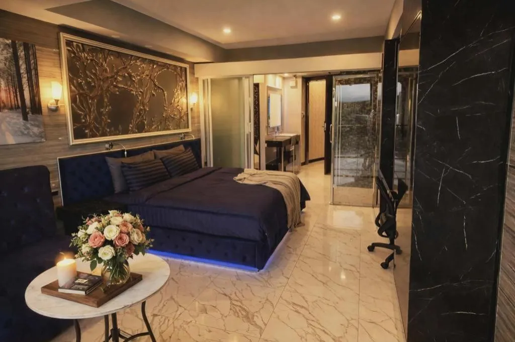 Bed in The Globe Hotel, Bar & Restaurant