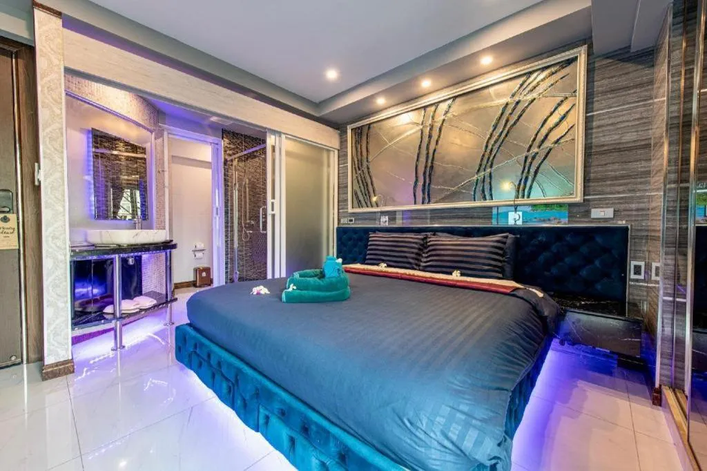 Bed in The Globe Hotel, Bar & Restaurant