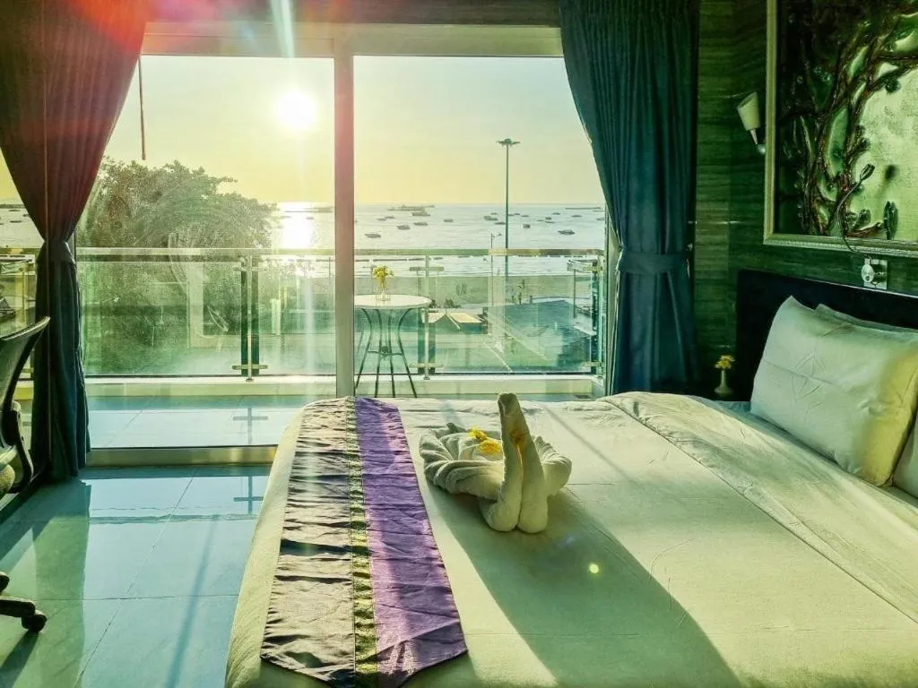 Bed in The Globe Hotel, Bar & Restaurant