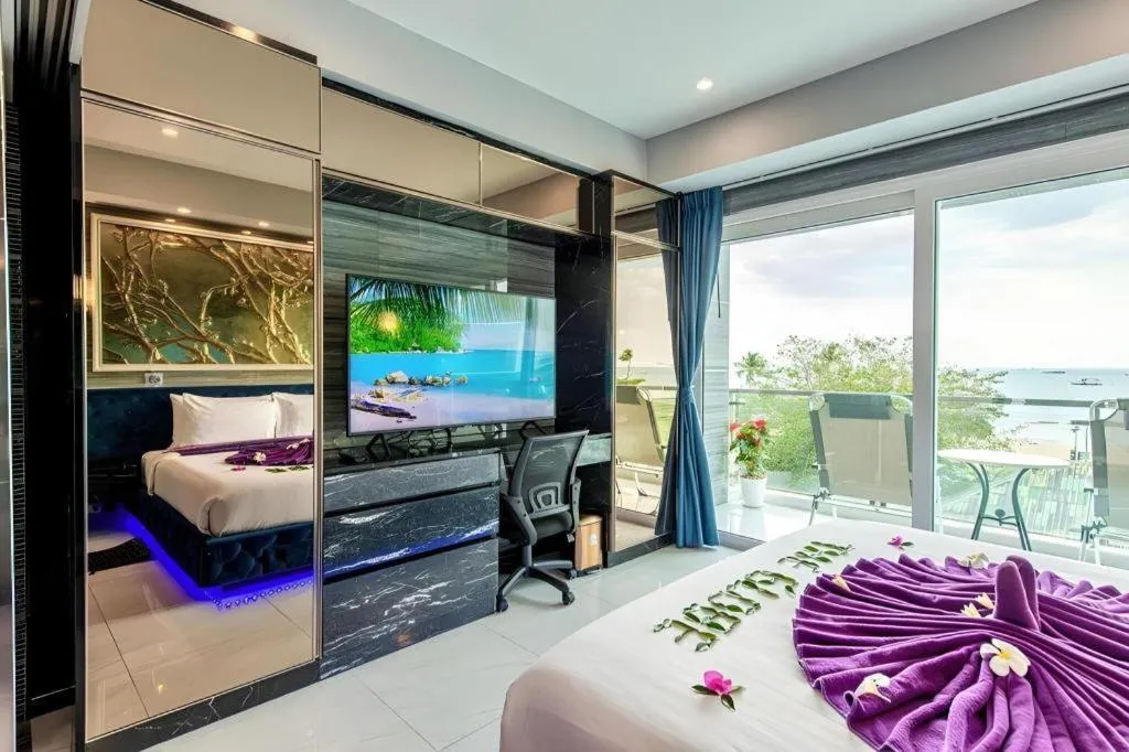 Bed in The Globe Hotel, Bar & Restaurant