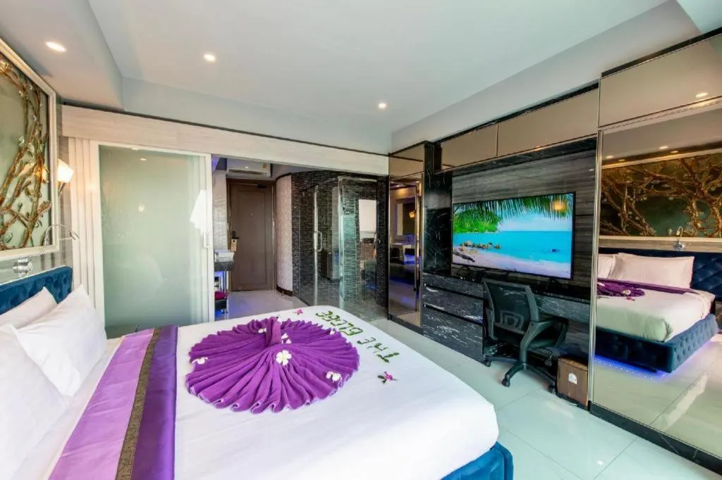 Bed in The Globe Hotel, Bar & Restaurant