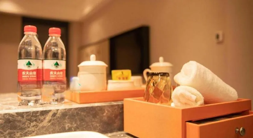 Yinhu Junyi Hotel（Wildlife Park）