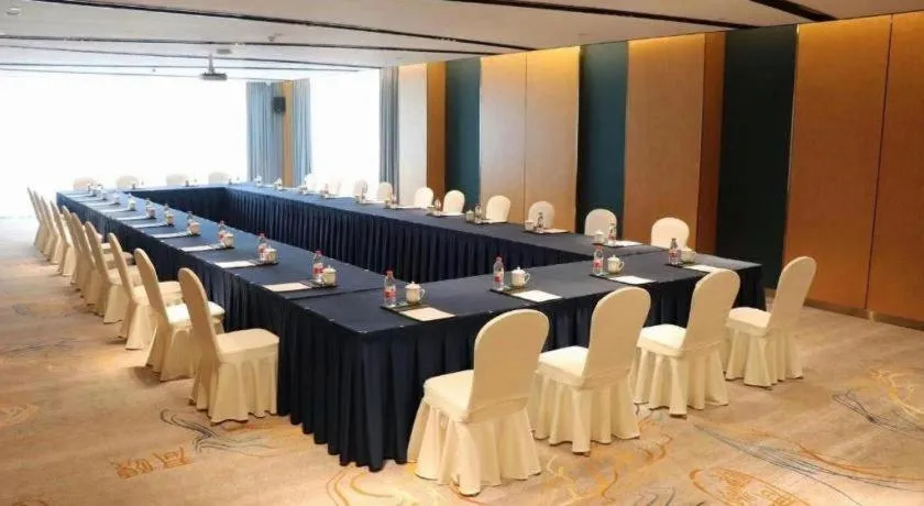 Yinhu Junyi Hotel（Wildlife Park）