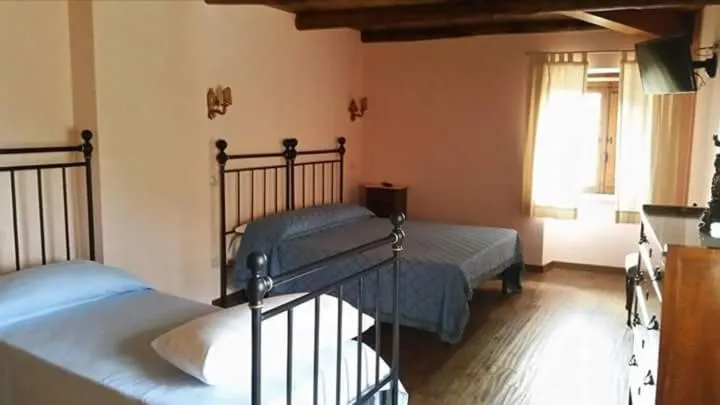Bed in Hotel Albergo Ristorante Il Ciclope