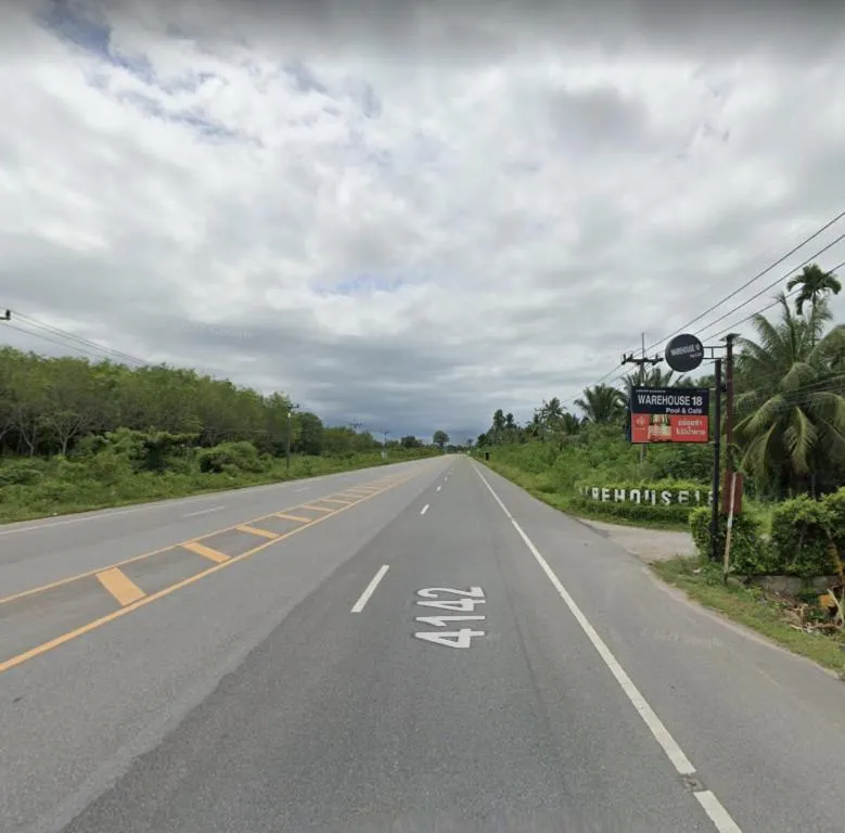 Warehouse18 Pool Cafe Resort