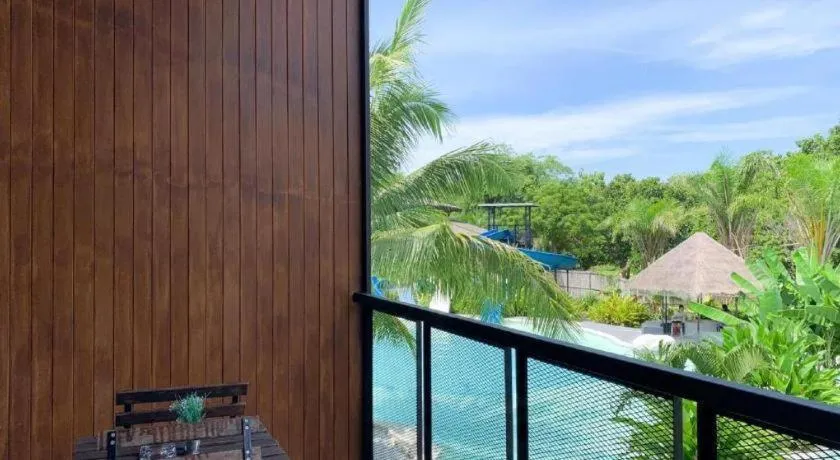 Warehouse18 Pool Cafe Resort