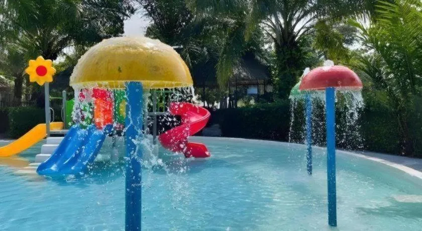 Warehouse18 Pool Cafe Resort