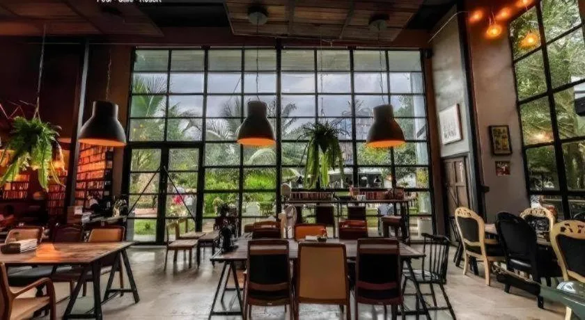 Warehouse18 Pool Cafe Resort