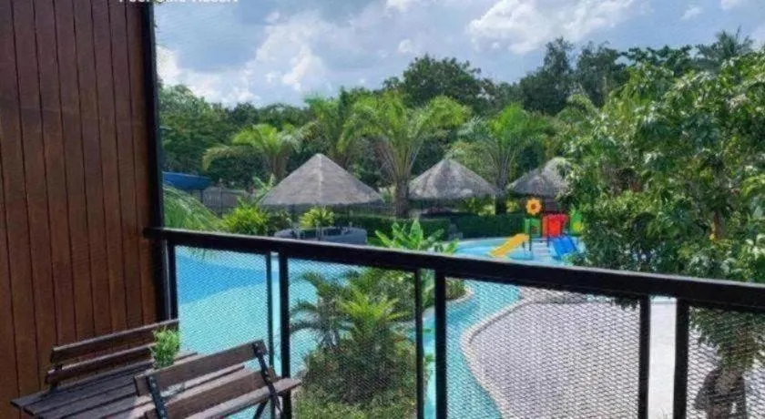 Warehouse18 Pool Cafe Resort