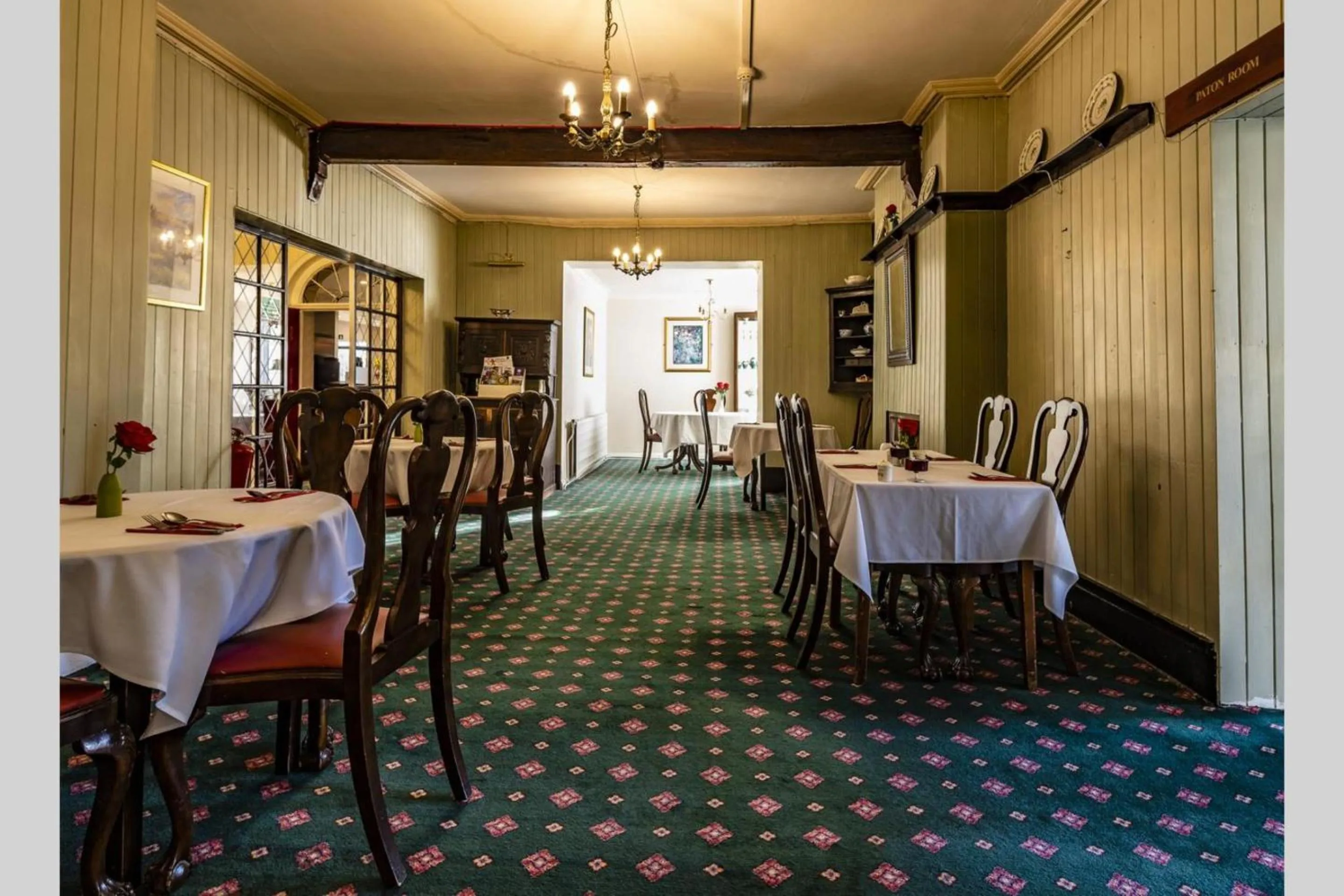 Restaurant/places to eat in Paddington House Hotel