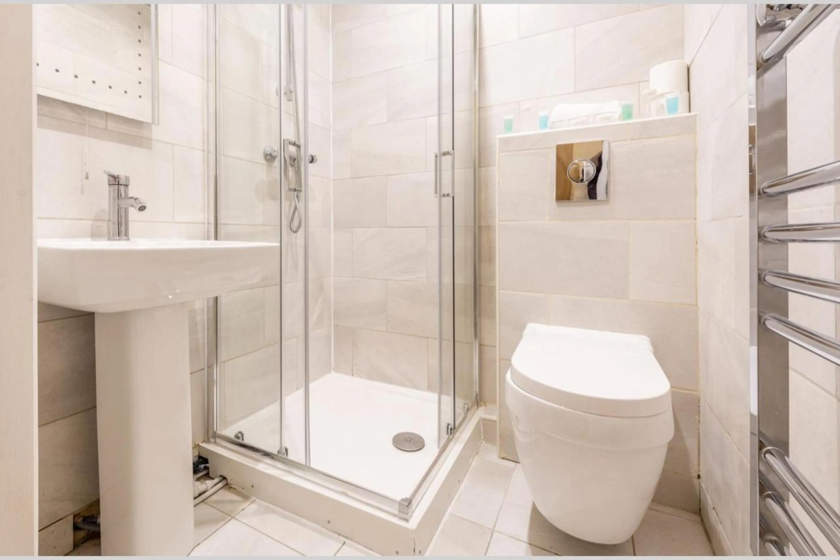 Bathroom in Paddington House Hotel