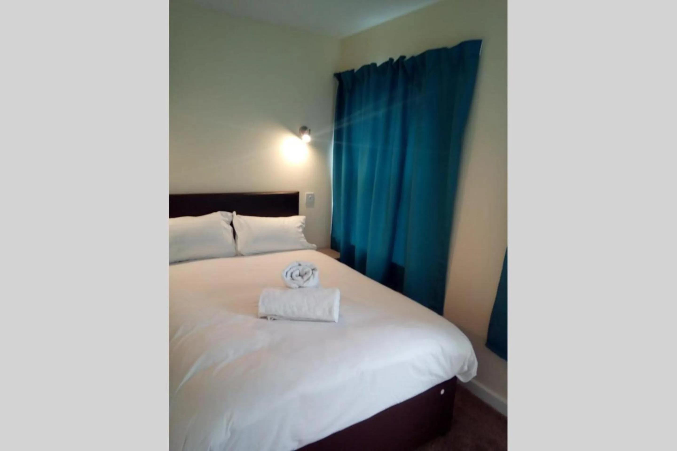 Bedroom in Paddington House Hotel