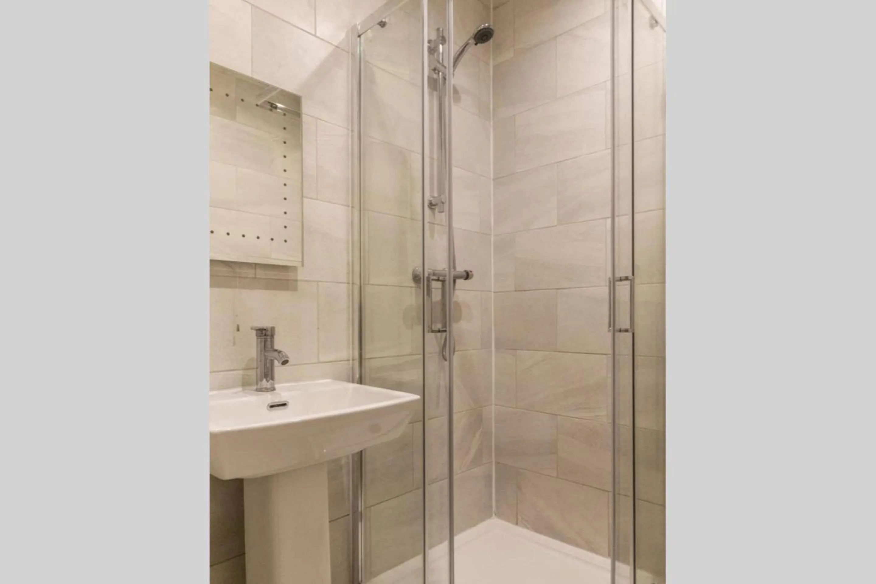 Bathroom in Paddington House Hotel