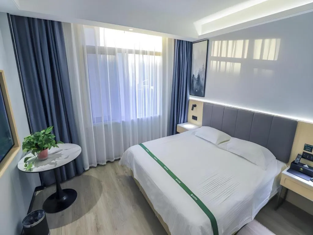 Bed in GreenTree Inn Express Fuyang University Town West High-Speed Railway Station