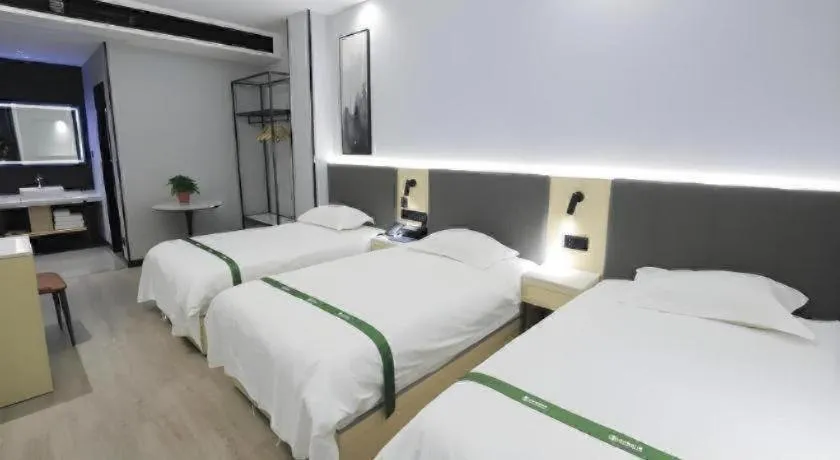 Bed in GreenTree Inn Express Fuyang University Town West High-Speed Railway Station