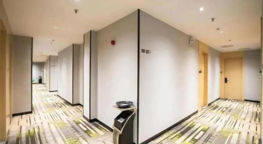 GreenTree Inn Express Fuyang University Town West High-Speed Railway Station