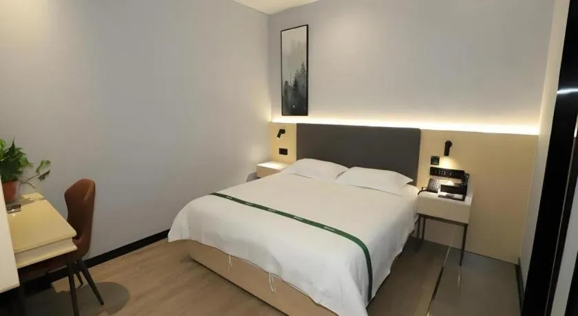 Bed in GreenTree Inn Express Fuyang University Town West High-Speed Railway Station
