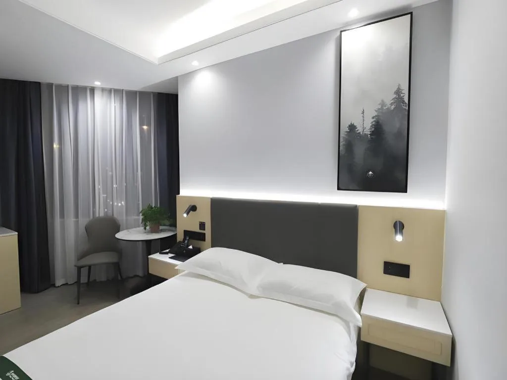 Bed in GreenTree Inn Express Fuyang University Town West High-Speed Railway Station