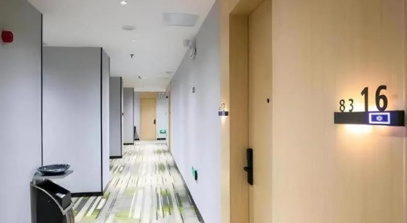 GreenTree Inn Express Fuyang University Town West High-Speed Railway Station