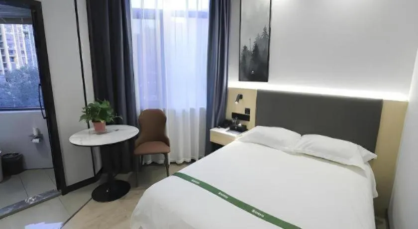Bed in GreenTree Inn Express Fuyang University Town West High-Speed Railway Station