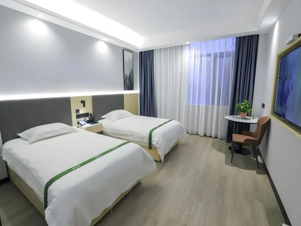 Bed in GreenTree Inn Express Fuyang University Town West High-Speed Railway Station