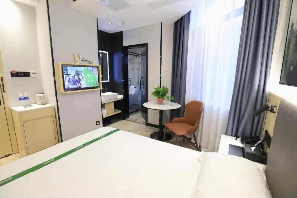 Bed in GreenTree Inn Express Fuyang University Town West High-Speed Railway Station