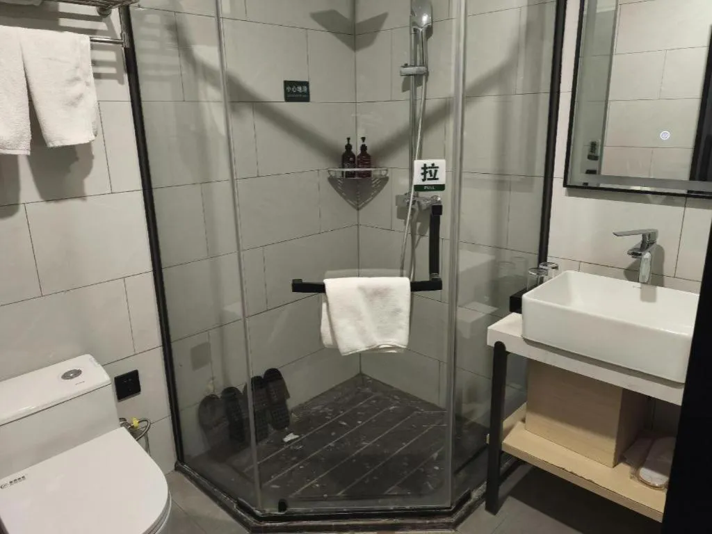 GreenTree Inn Express Fuyang University Town West High-Speed Railway Station