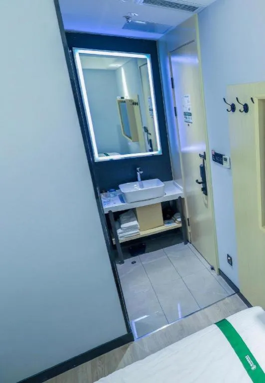 GreenTree Inn Express Fuyang University Town West High-Speed Railway Station