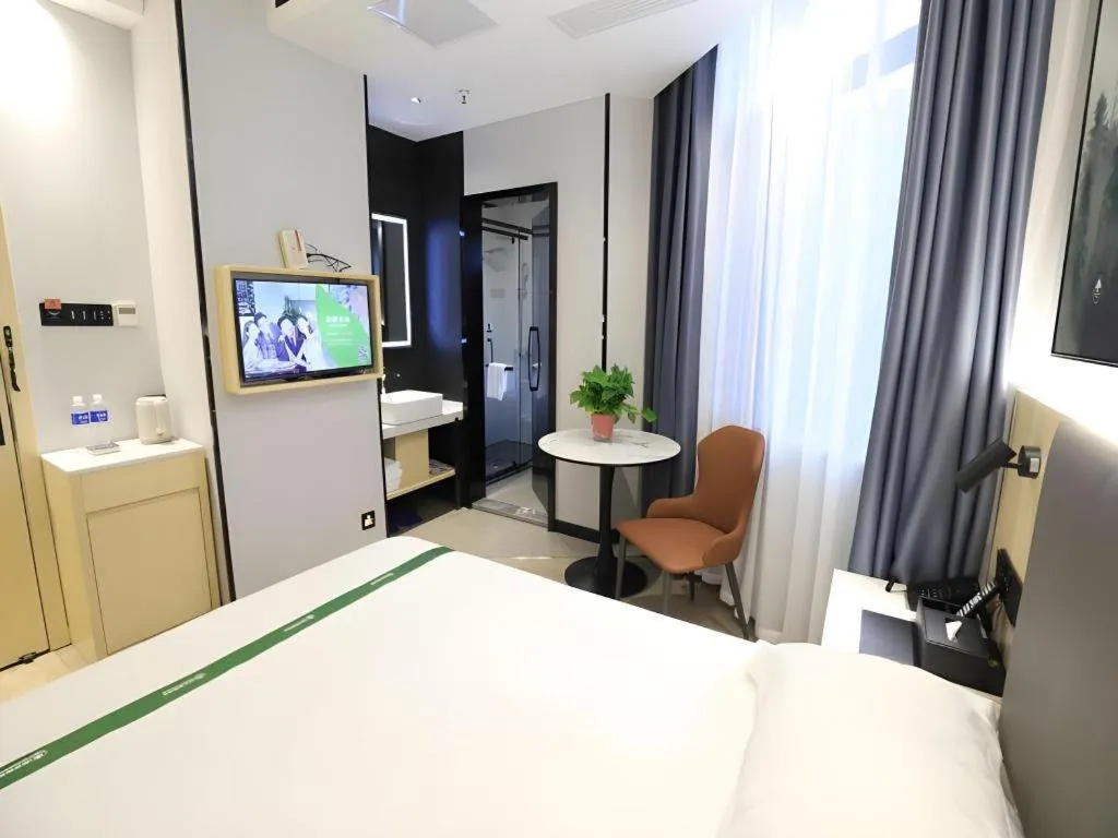 Bed in GreenTree Inn Express Fuyang University Town West High-Speed Railway Station
