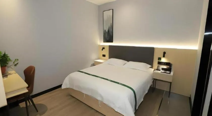 Bed in GreenTree Inn Express Fuyang University Town West High-Speed Railway Station