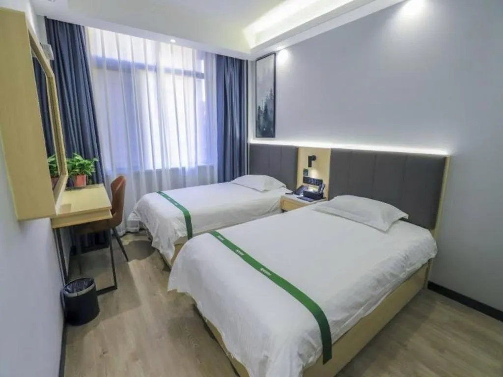 Bed in GreenTree Inn Express Fuyang University Town West High-Speed Railway Station