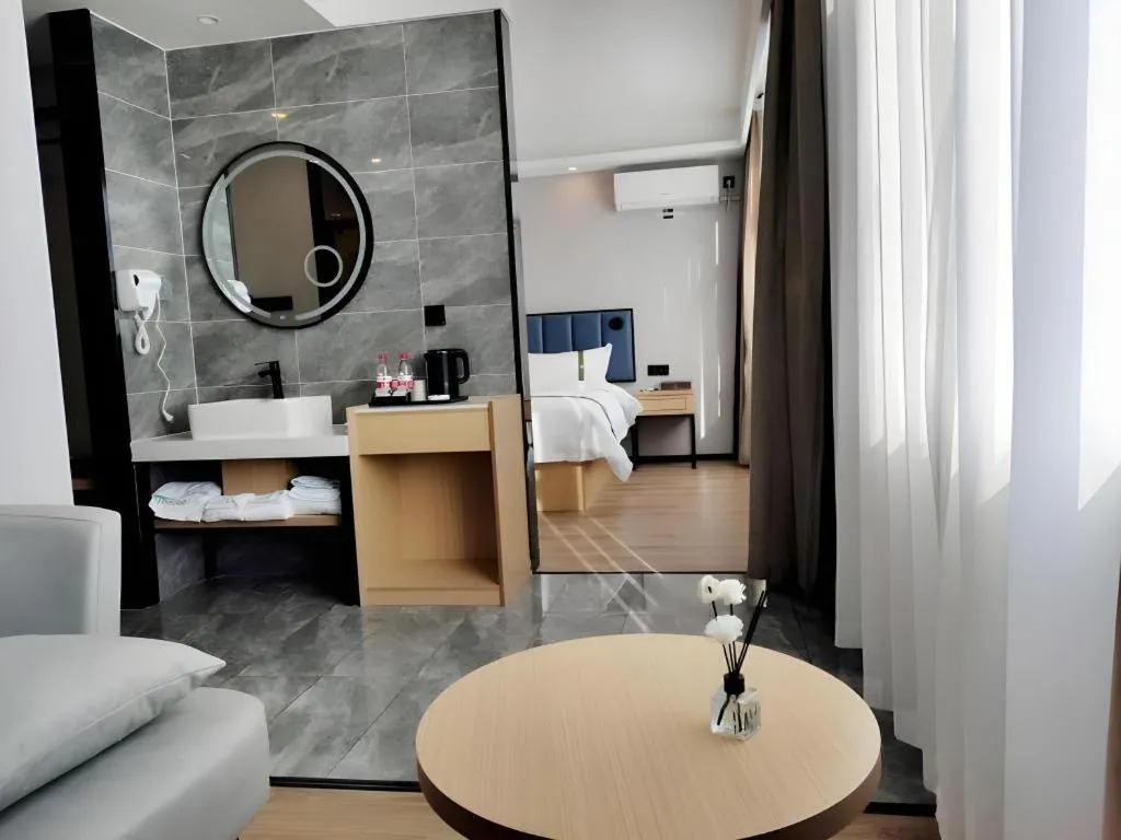 GreenTree Inn Express Qingdao Jiaodong International Airport