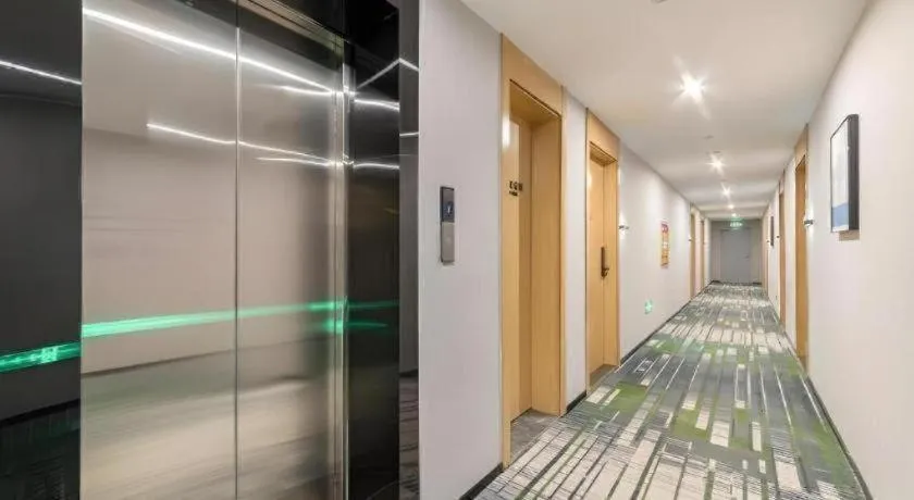 GreenTree Inn Express Qingdao Jiaodong International Airport