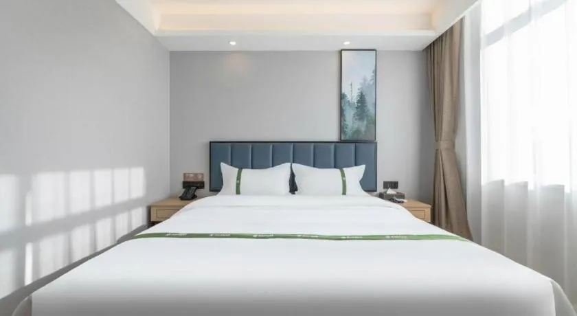 Bed in GreenTree Inn Express Qingdao Jiaodong International Airport