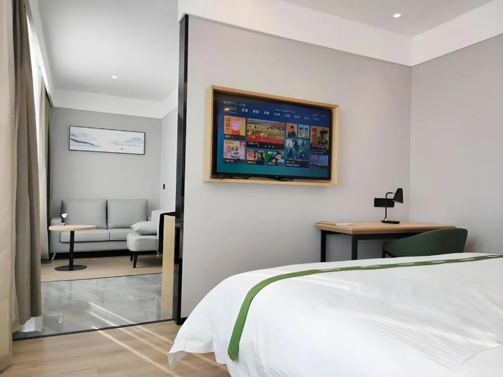 Bed in GreenTree Inn Express Qingdao Jiaodong International Airport