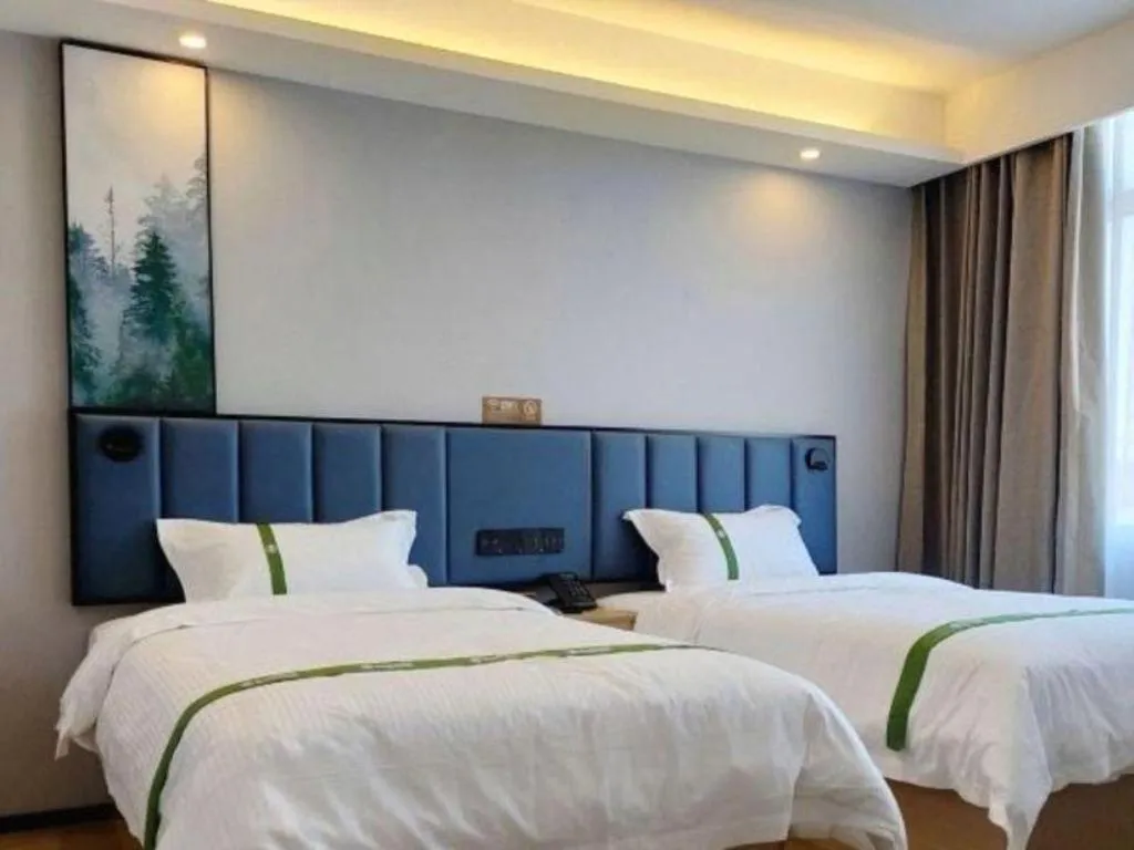 Bed in GreenTree Inn Express Qingdao Jiaodong International Airport