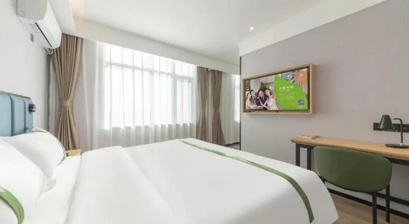 Bed in GreenTree Inn Express Qingdao Jiaodong International Airport