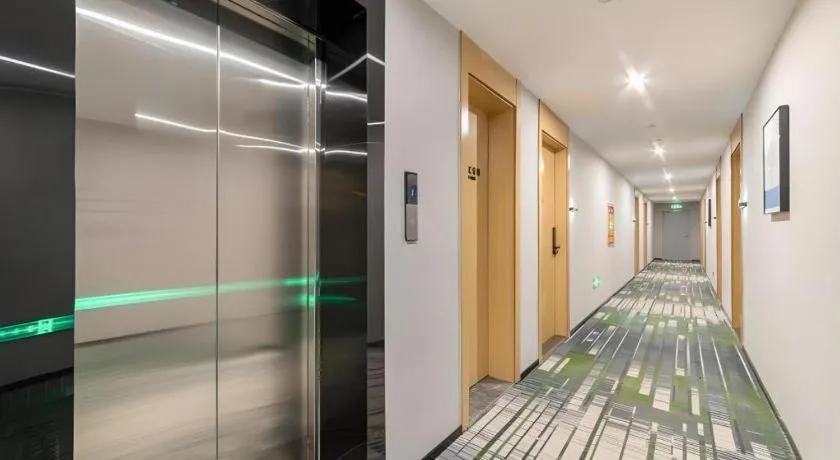 GreenTree Inn Express Qingdao Jiaodong International Airport