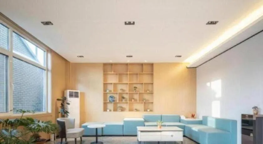 GreenTree Inn Express Qingdao Jiaodong International Airport