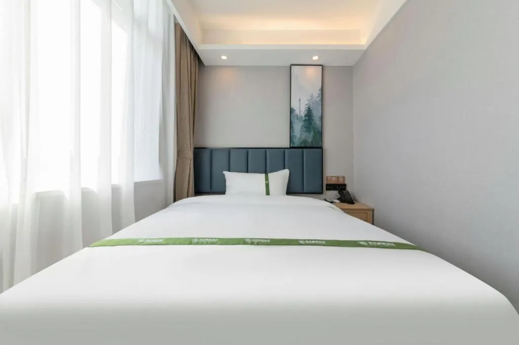 Bed in GreenTree Inn Express Qingdao Jiaodong International Airport